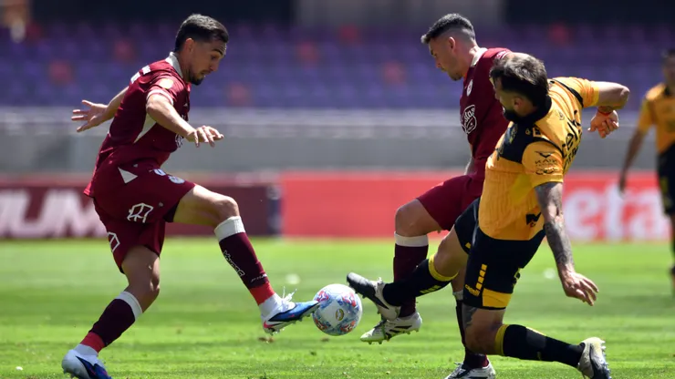 Este volante pasó por el fútbol español, donde se hizo amigo de Fabián Orellana, y también por el italiano.