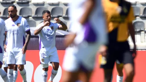 Leonardo Valencia celebra tras marcar un gol a Coquimbo Unido por la fecha 5.