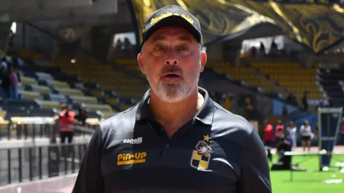 Hernán Caputto sufrió otra derrota como DT del campeón, esta vez en casa.