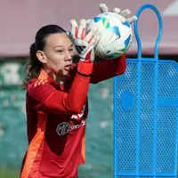 Tiane Endler se baja de la nómina de la Roja: la razón