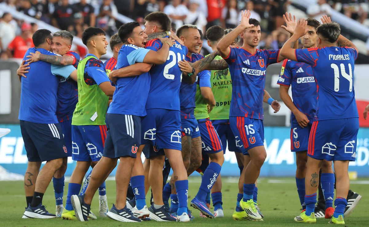 Pintaron de azul el Monumental: el alocado festejo de U. de Chile tras vencer a Colo Colo