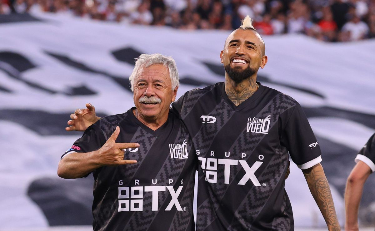 Carlos Caszely le da una lección al Tano Ortiz de lo que es Colo Colo: “Así no se puede ganar”