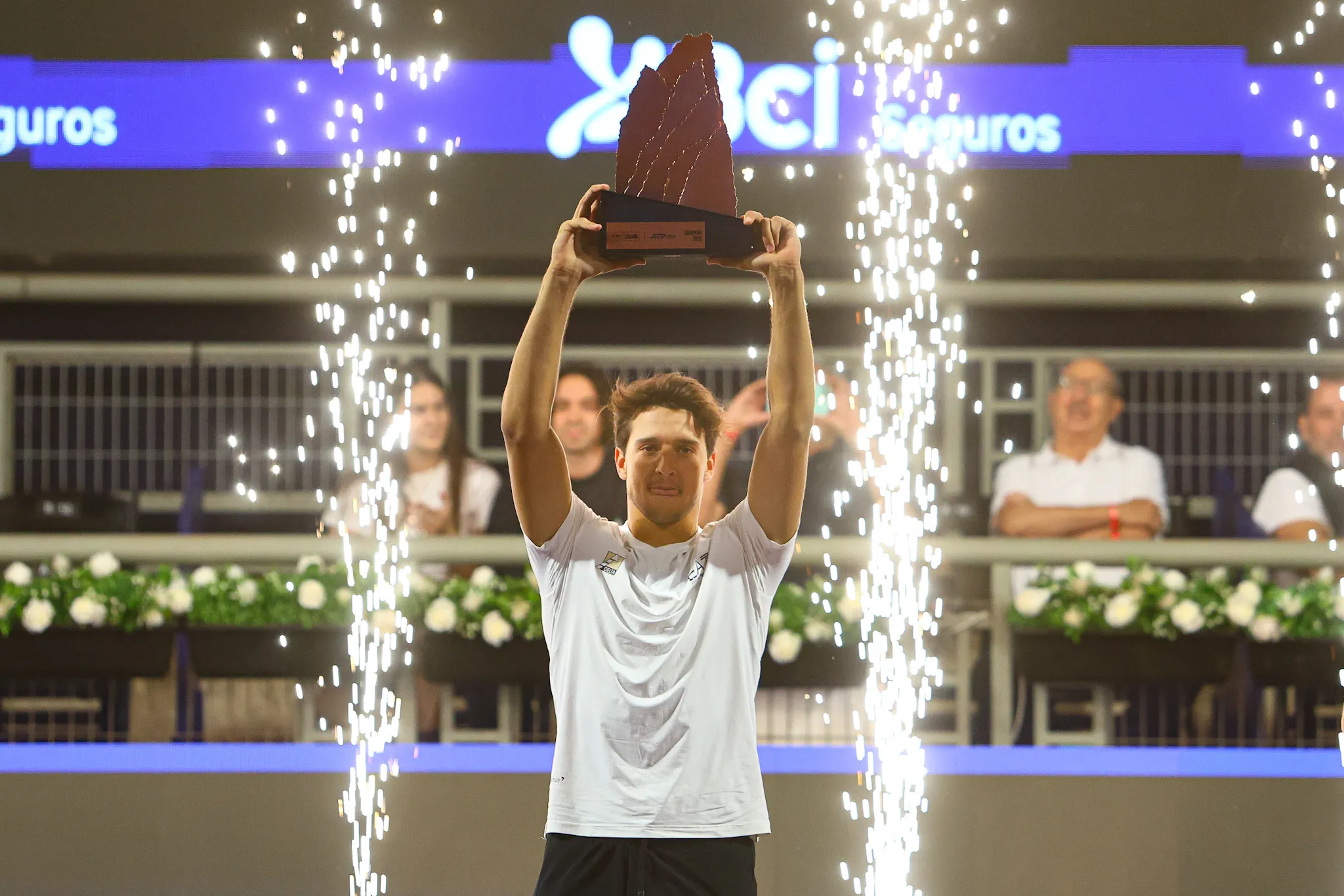 Darderi con el título del Chile Open