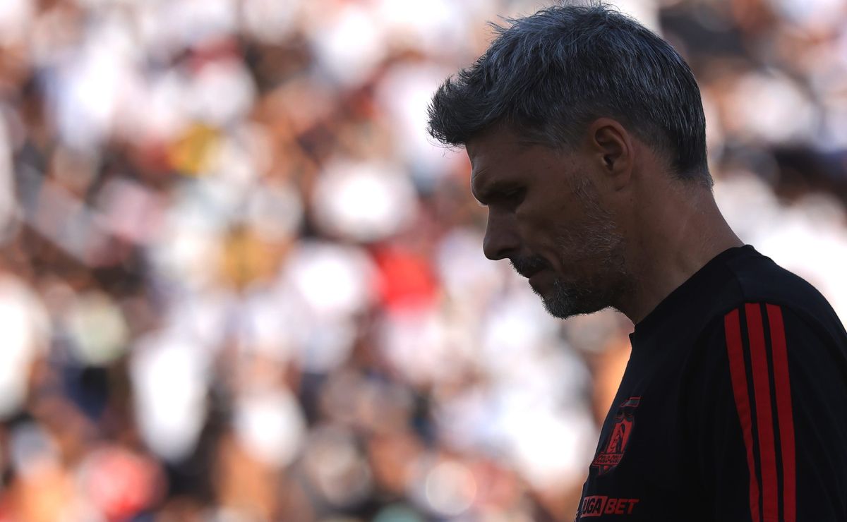 “No es para Colo Colo”: piden la salida de Fernando Ortiz tras el Superclásico