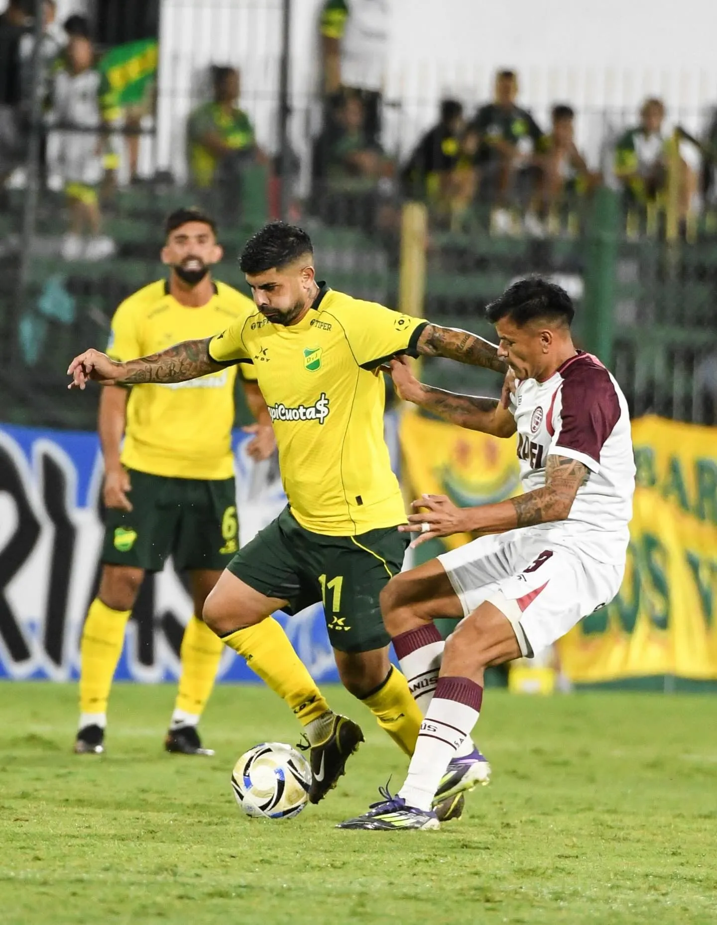 Emiliano Amor le dio el empate a Defensa y Justicia ante Lanús mientras en Chile Colo Colo se complica perdiendo el Superclásico contra la U. Foto: Defensa y Justicia.
