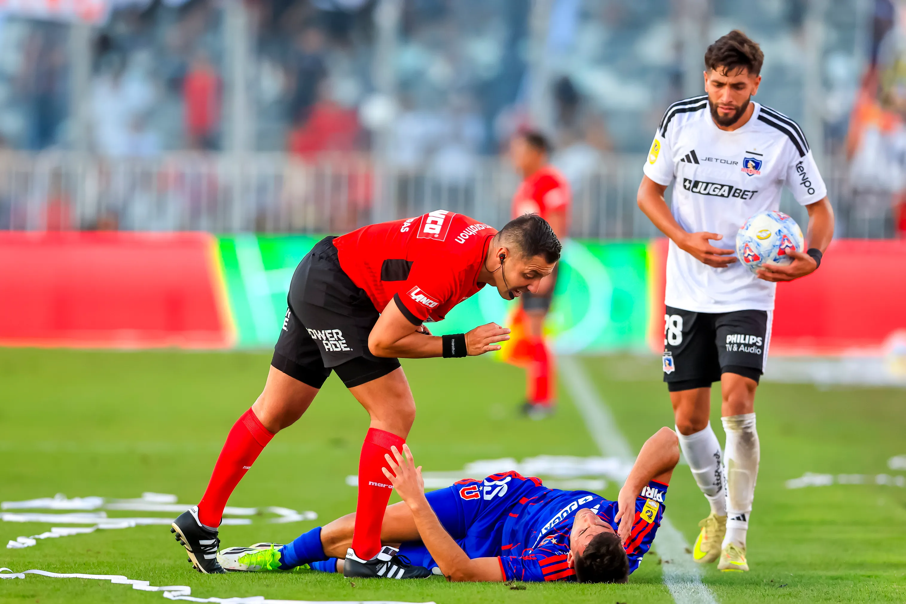 Para Iván Guerrero, el arbitraje de Cristián Garay en el Superclásico entre Colo Colo y la U fue correcto. Foto: Photosport.