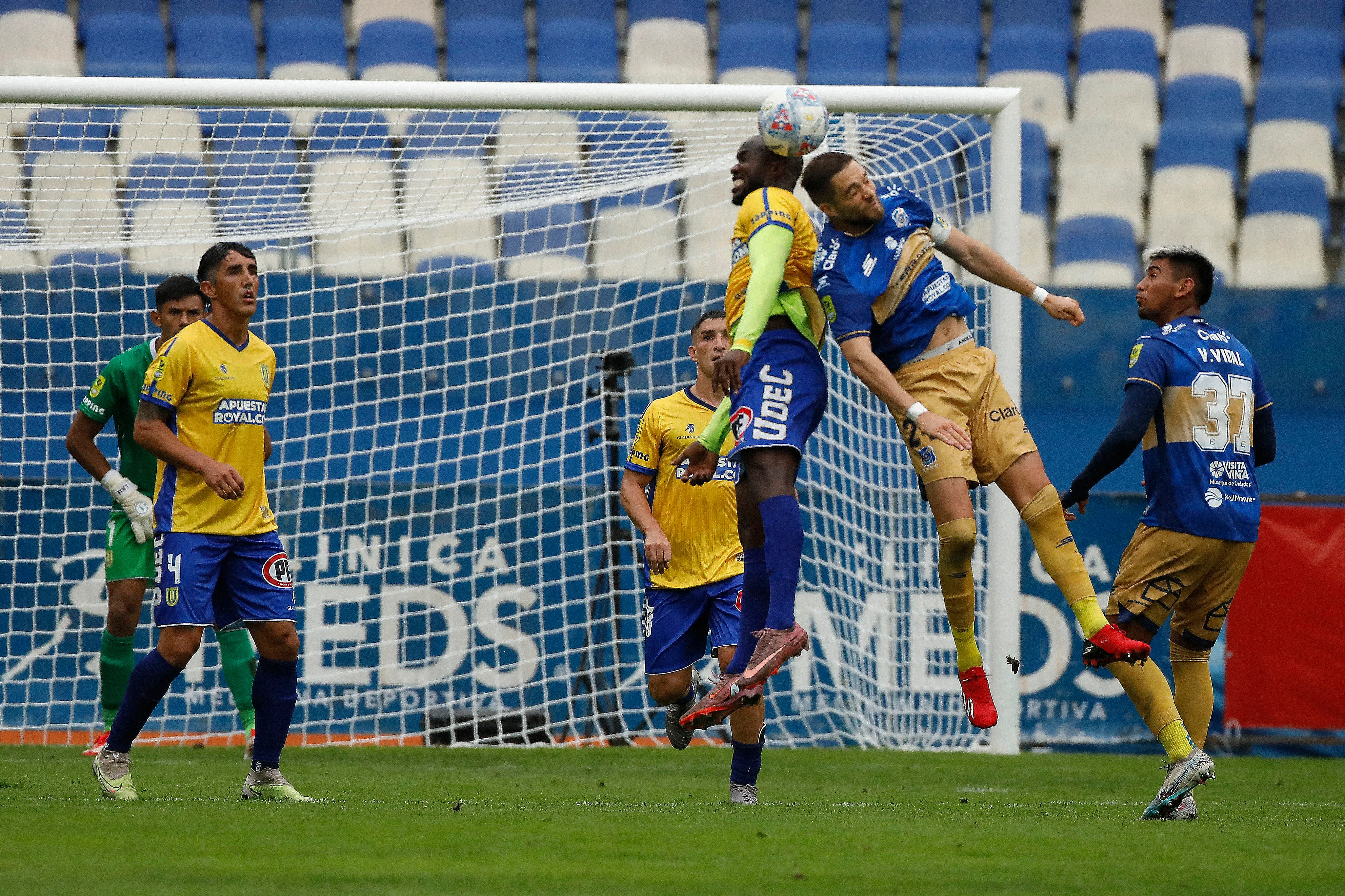 Everton venció por 3 goles a 0 a Universidad de Concepción/Photosport