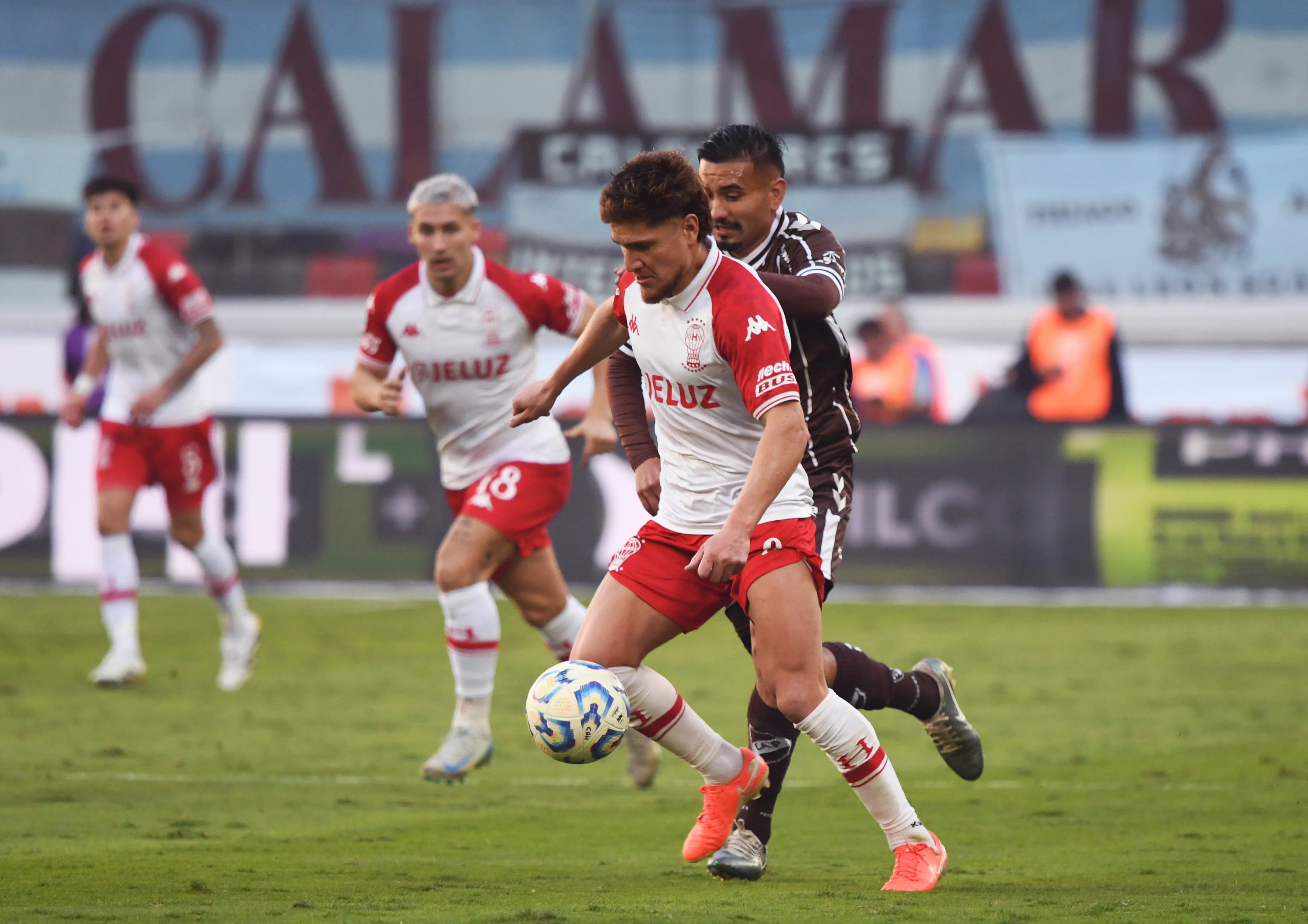 Leonardo Gil se sumó el 2025 a Huracán/Getty Images)