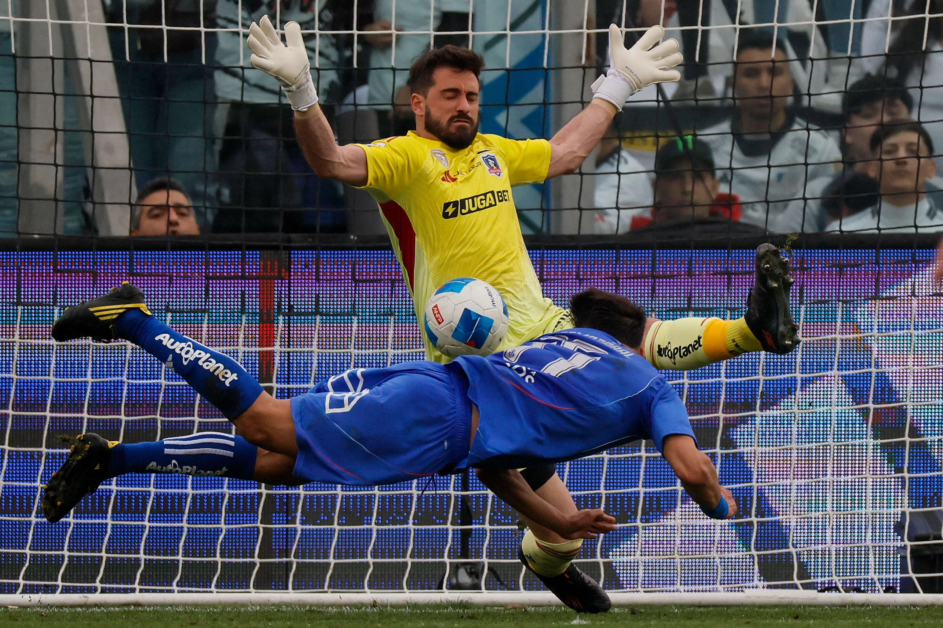 El Tuto de Paul dejó esta tapada en la victoria 1-0 de los albos con gol de Vicente Pizarro. (Andres Pina/Photosport).