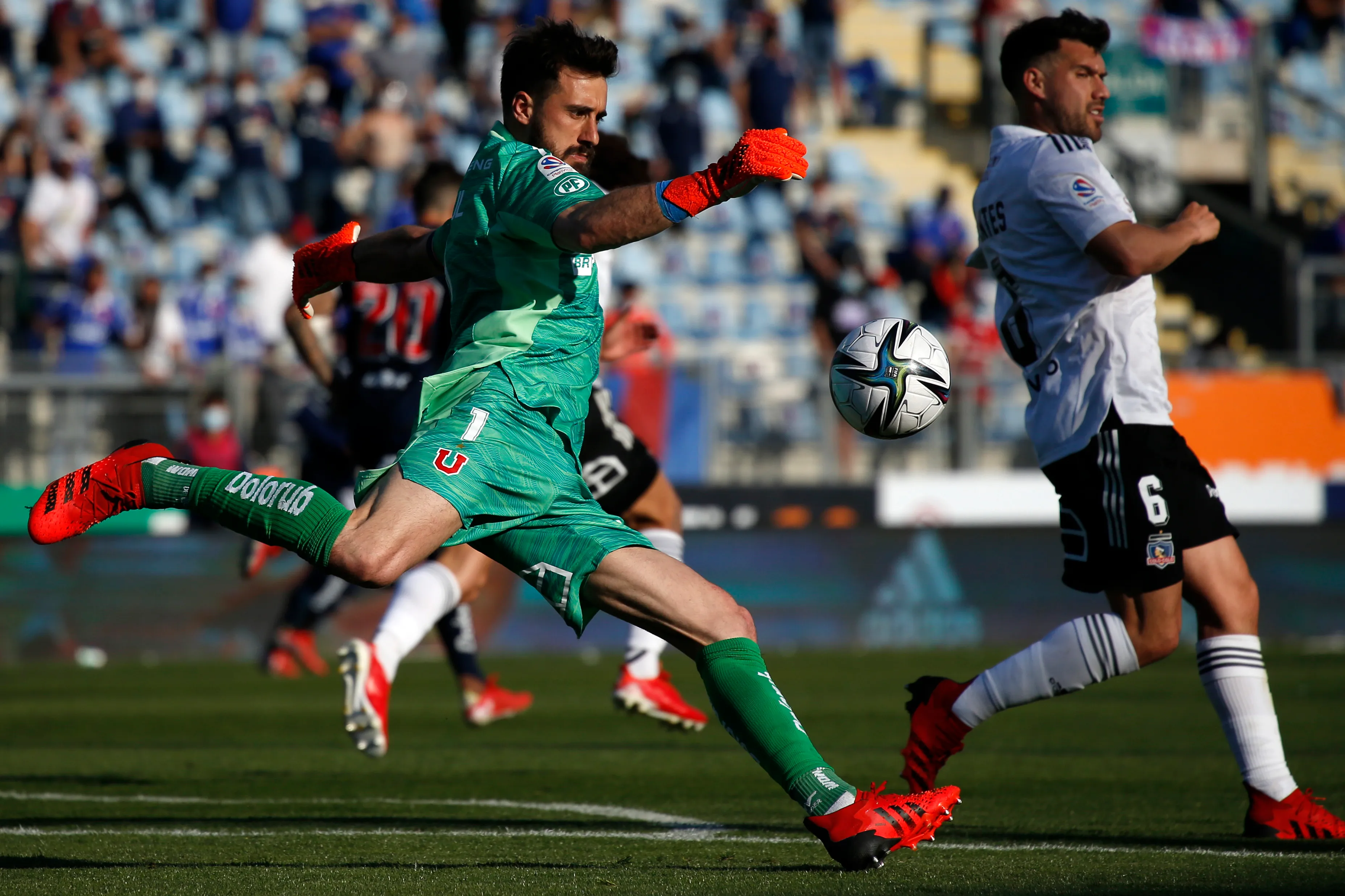Fernando de Paul también jugó el Superclásico en el Romántico Viajero. (Andres Pina/Photosport).
