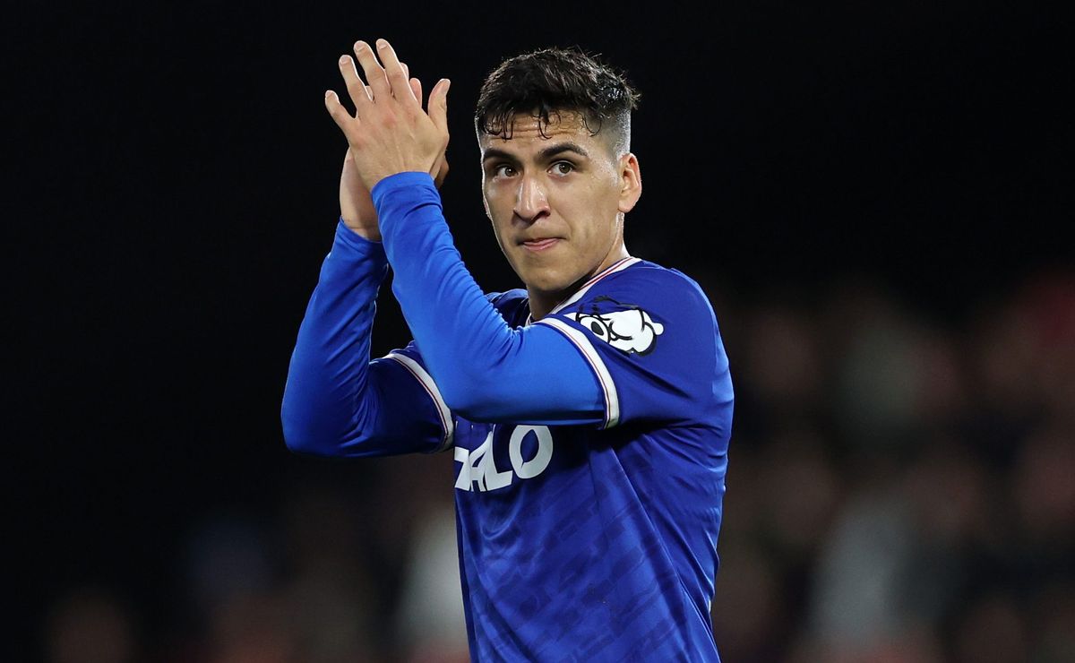 Video: Marcelino Núñez brilla en Inglaterra con lujo al estilo Juan Román Riquelme