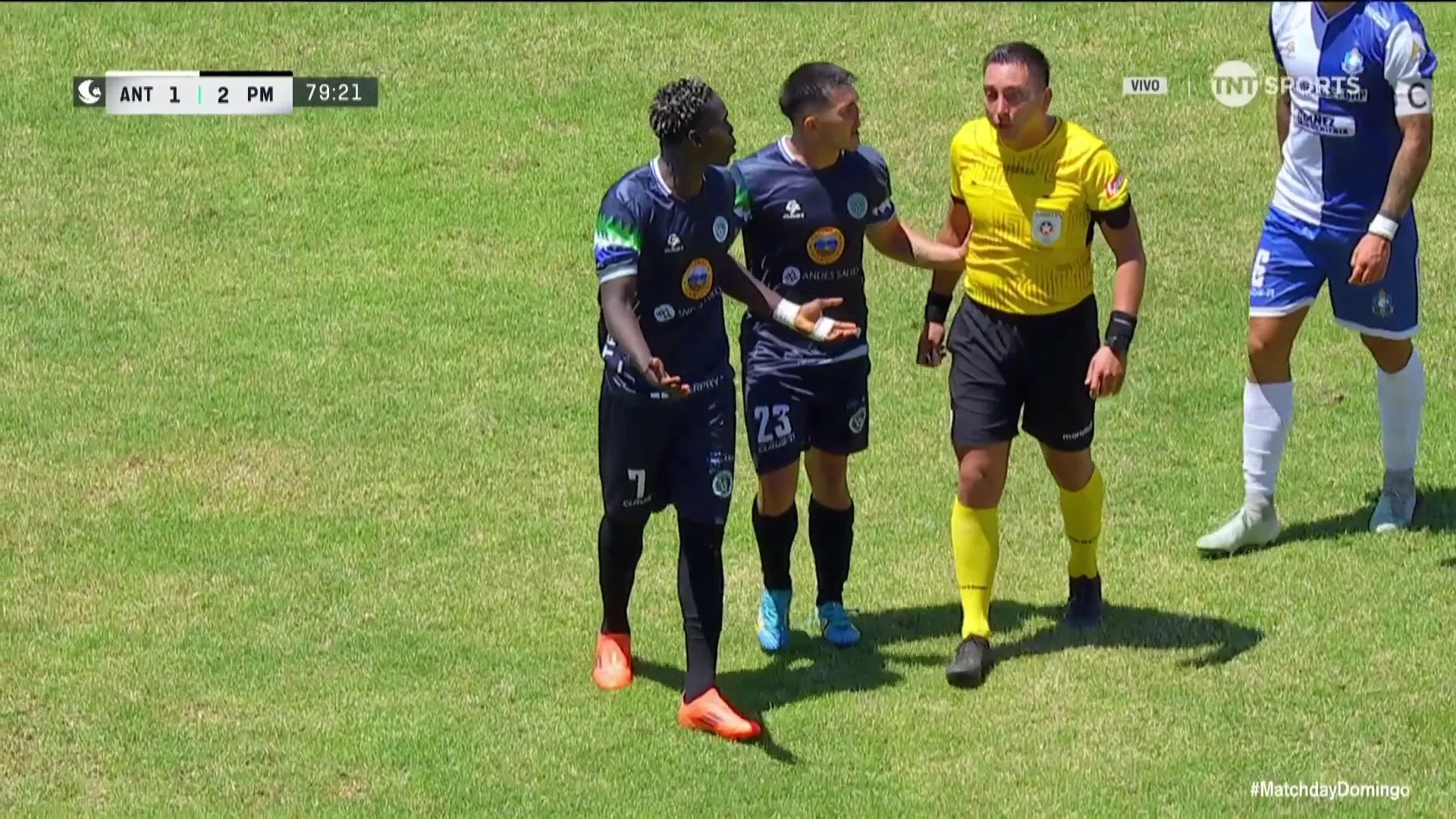Gabriel Castillo respaldó a Manley Clerveaux en su salida. (Captura TNT Sports).