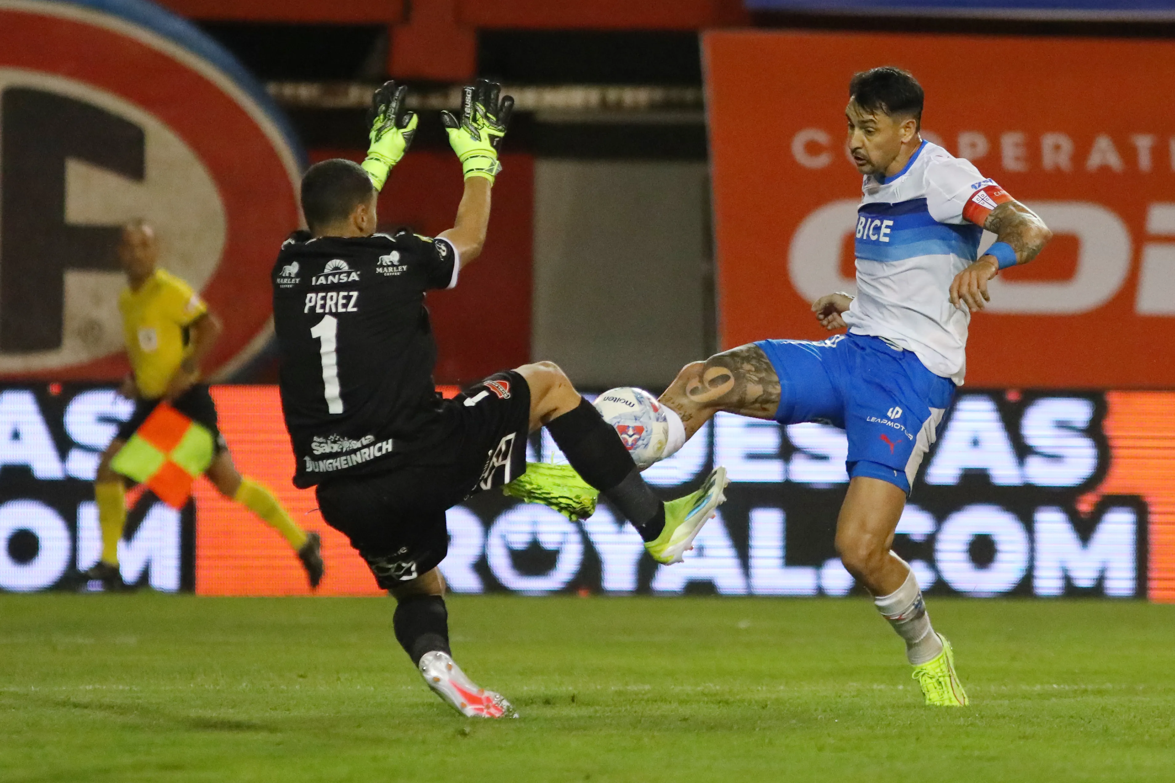 Esta acción motivó una protesta del Coto Ribera. (Mauricio Ulloa/Photosport).