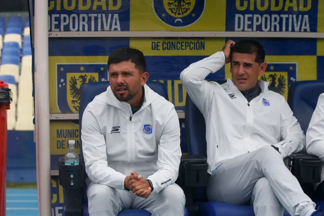 Davis González y Julio Barroso seguirán como dupla interino en Everton por un partido más. | Foto: Photosport.