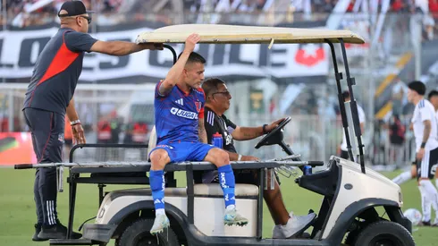 Charles Aránguiz terminó con un problema costal el Superclásico.