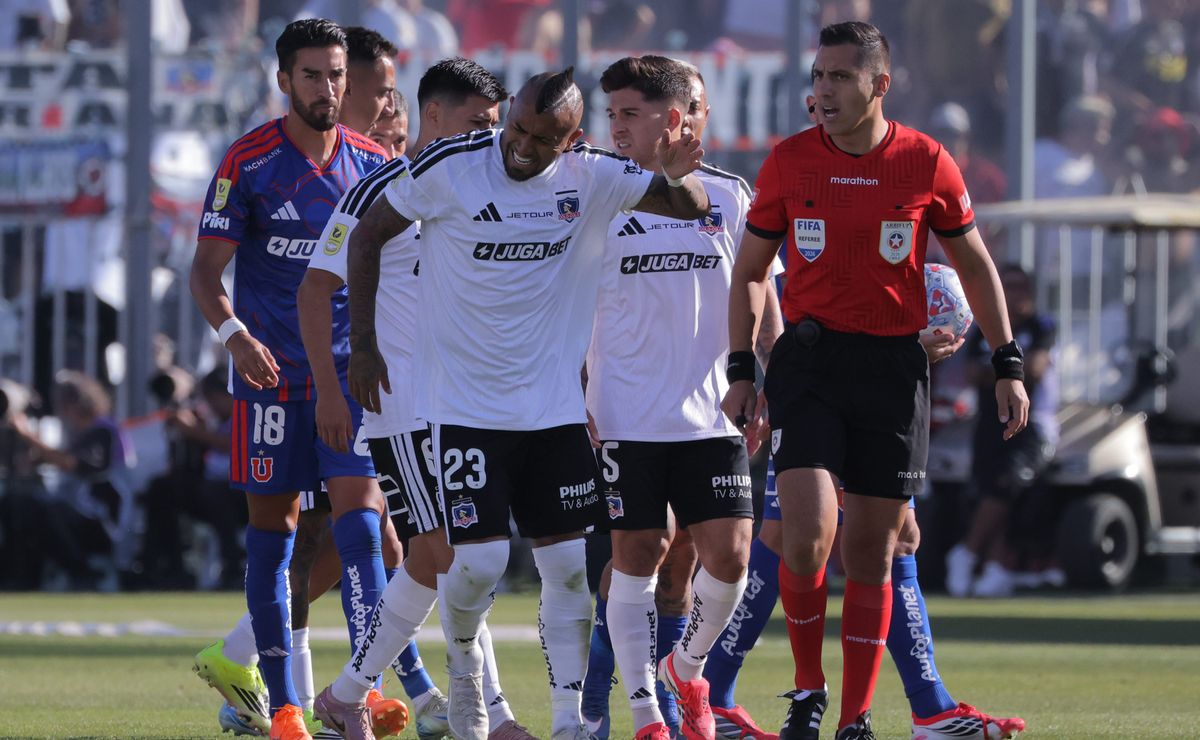 Se supo todo: Garay explica la polémica amarilla de Arturo Vidal en el Superclásico