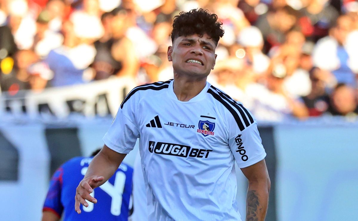 En Colo Colo pierden la paciencia con Claudio Aquino tras el Superclásico: “Lleva siete meses…”