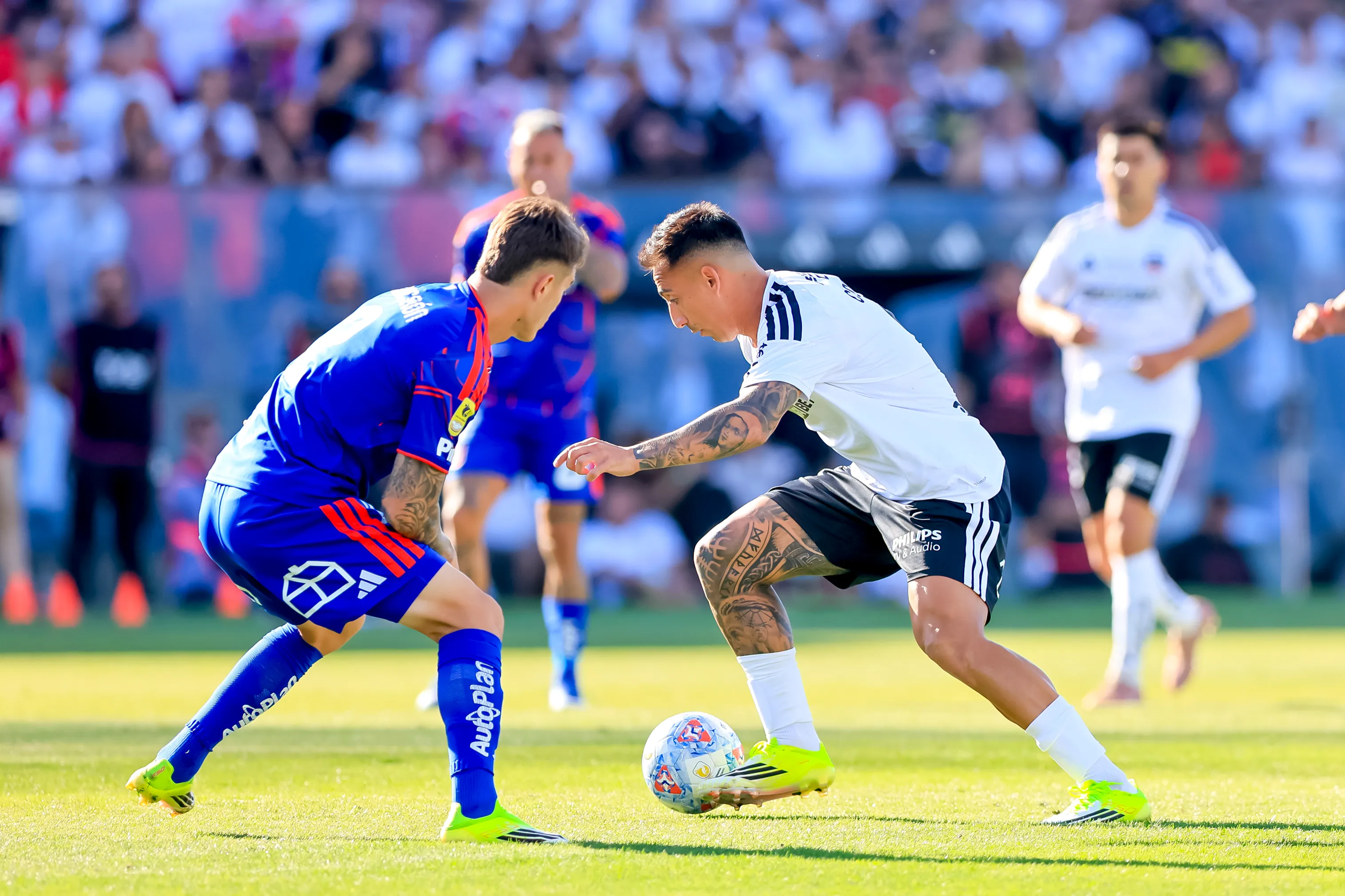 Javier Correa jugó otro Superclásico olvidable con la camiseta de Colo Colo. | Foto: Photosport.