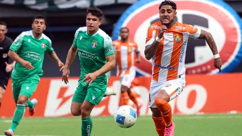 Audax Italiano y Cobresal enfrentandose por la Liga de Primera 2025.