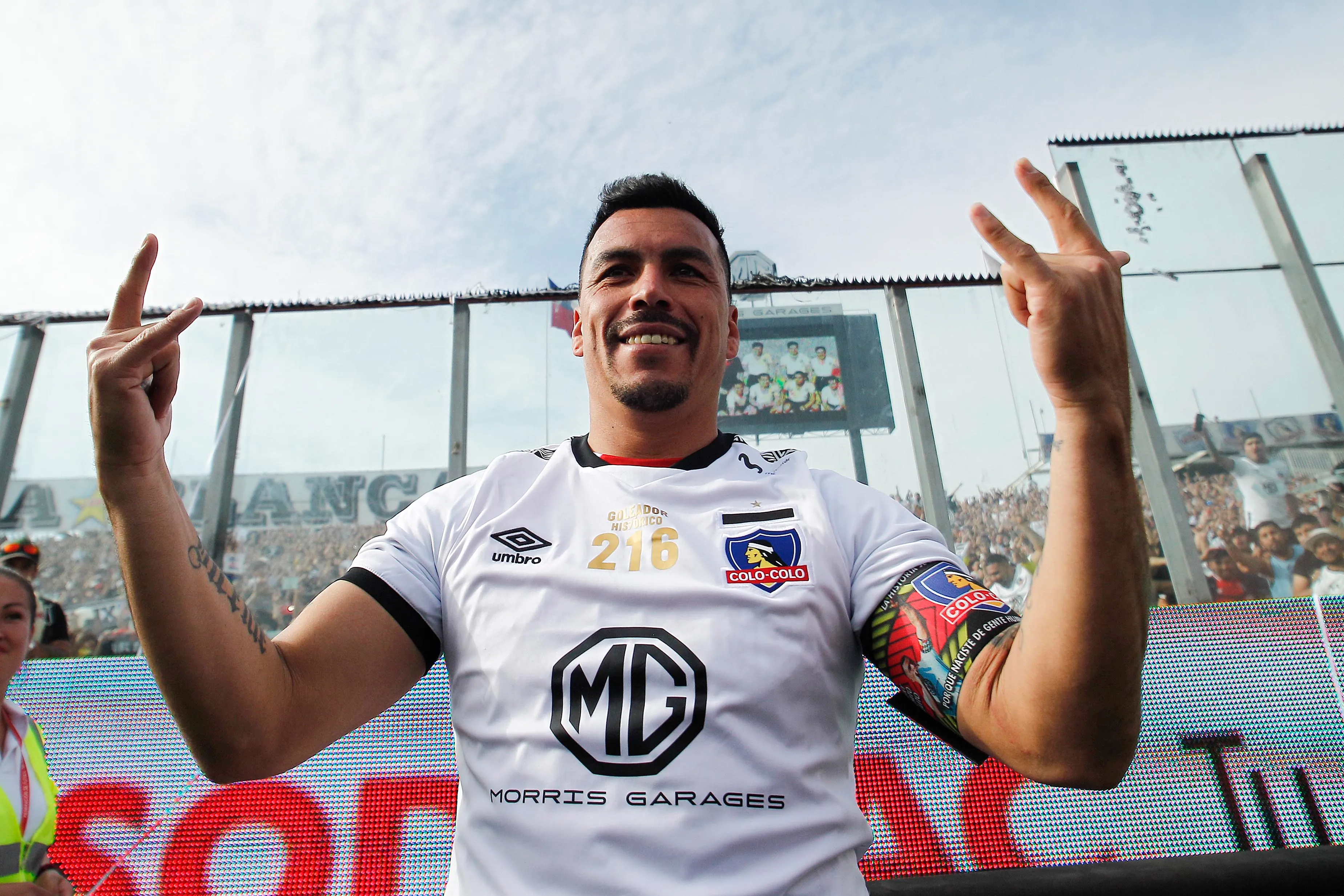 Esteban Paredes celebrando después del triunfo en un Superclásico | Photosport