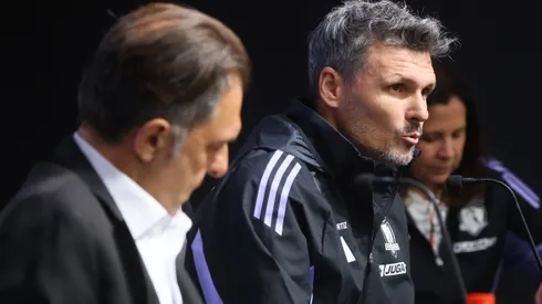 Fernando Ortiz recibe el golpe tras perder el Superclásico.