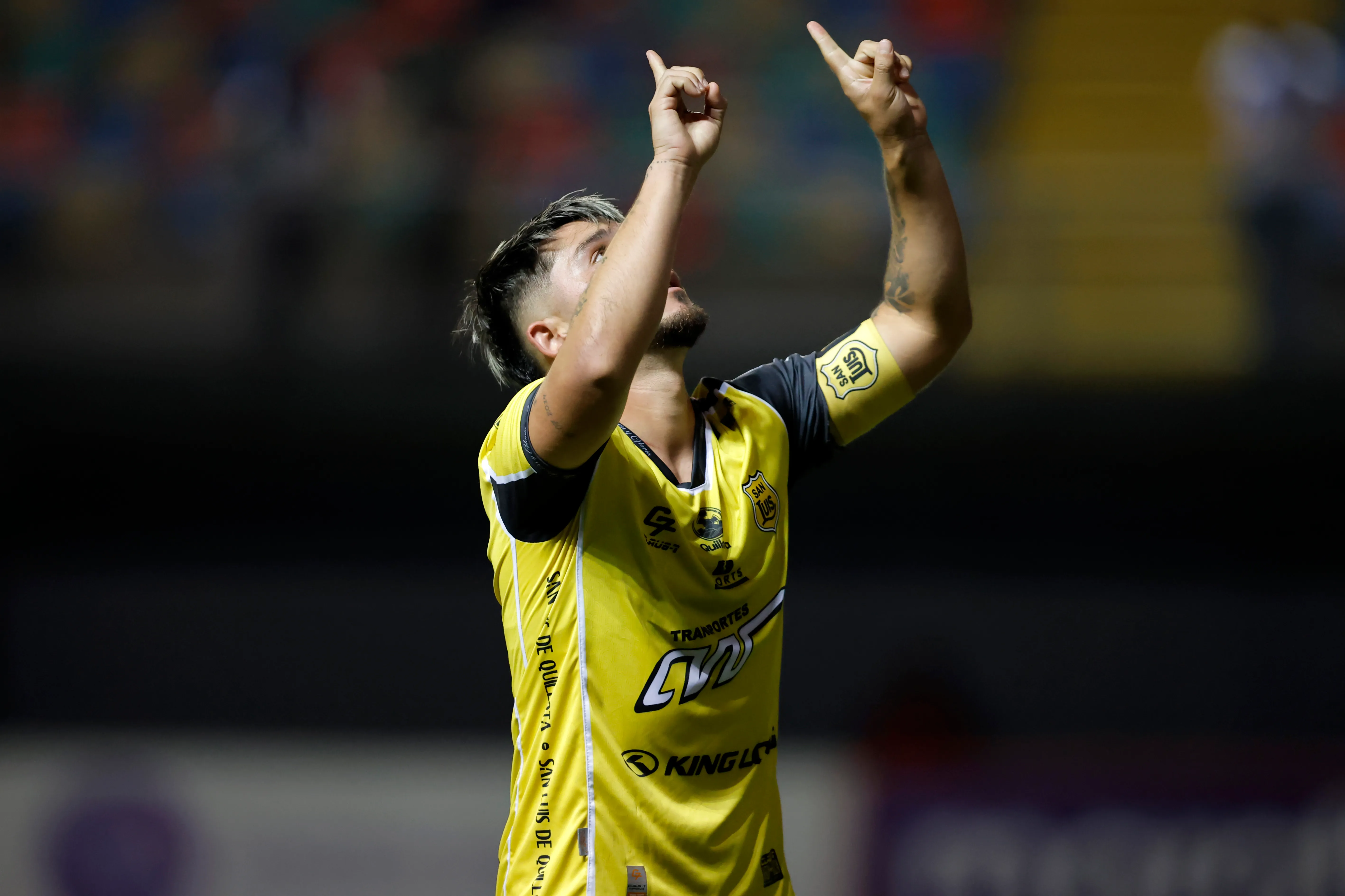 Sebastián Parada celebra un gol que le convirtió a Universidad Católica. (Javier Torres/Photosport).