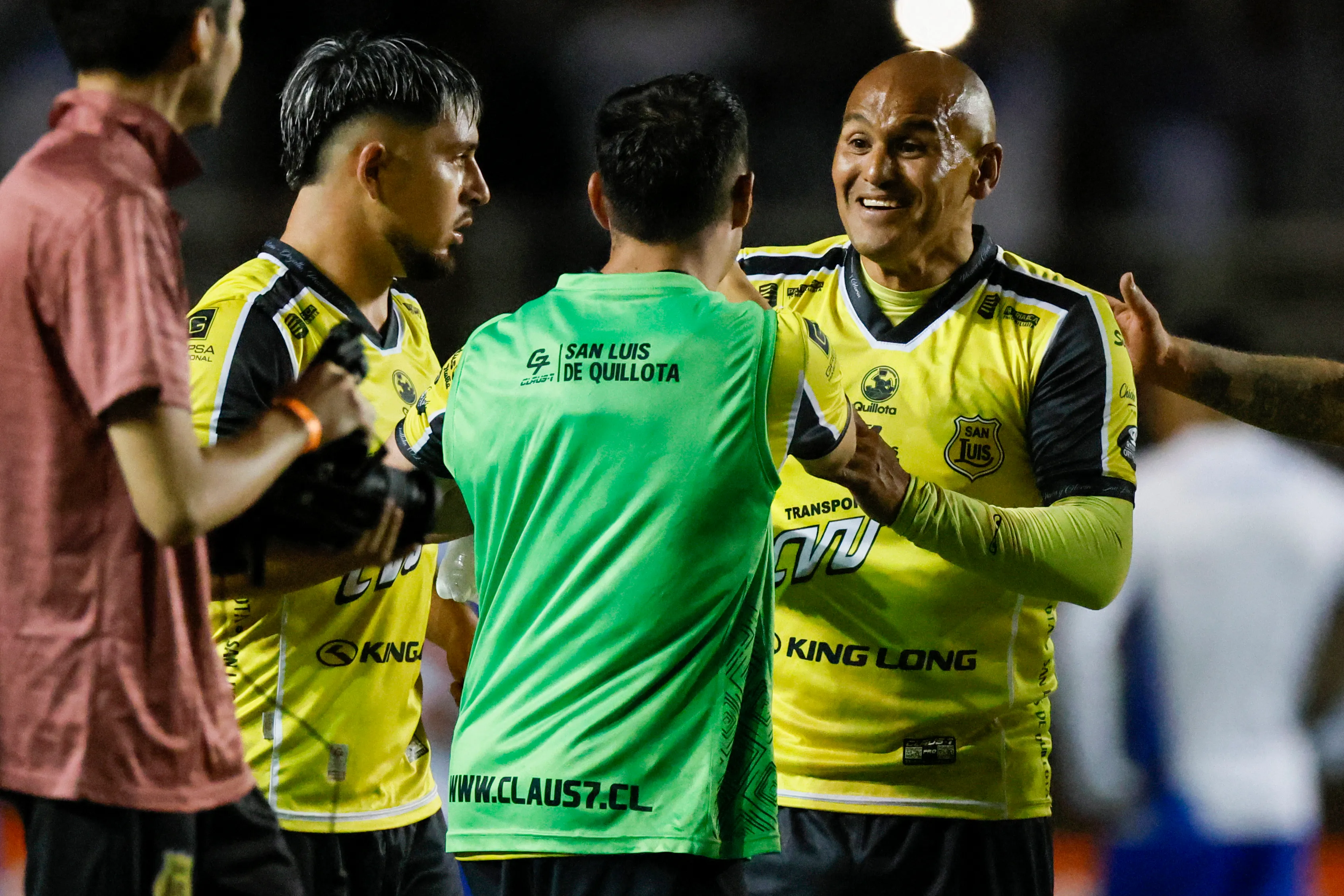 Sebastián Parada y Humberto Suazo fueron compañeros en los Canarios. (Andrés Piña/Photosport).