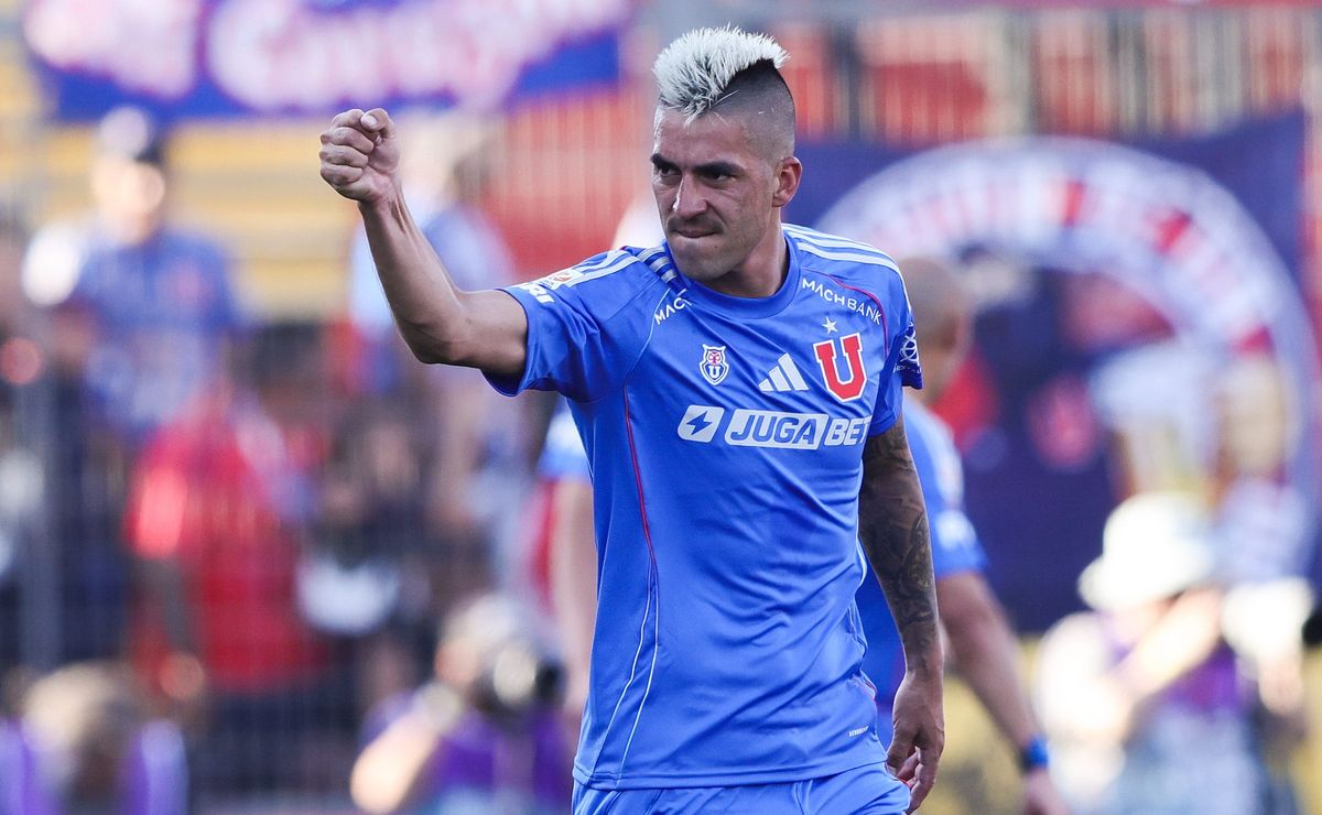 Leandro Fernández sorprende con visita a compañeros de U de Chile y deja en llamas a los hinchas