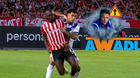 Claudio Baeza fue amonestado por esta falta sobre Edwin Cetré.