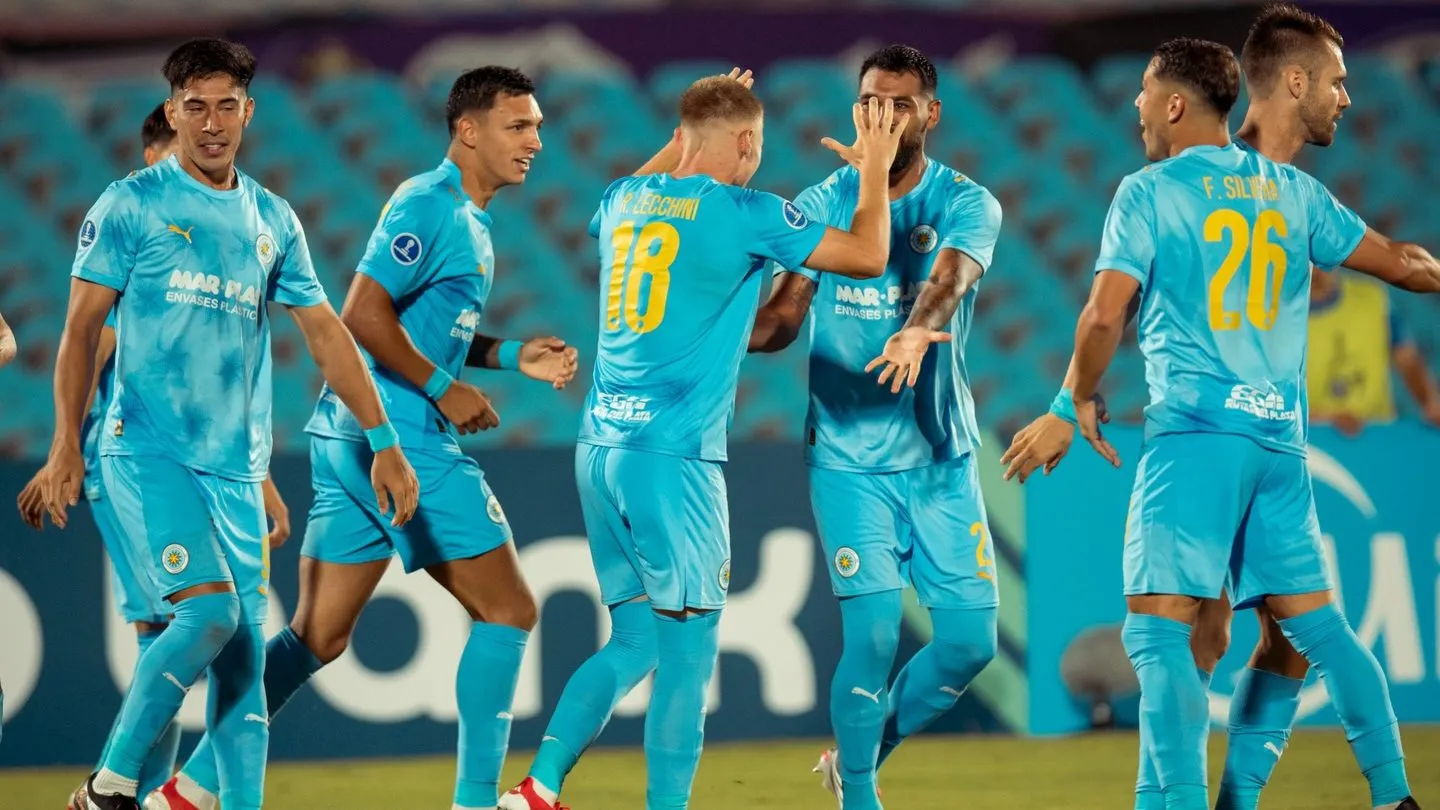 El Montevideo City Torque clasificó en Copa Sudamericana con un ex Colo Colo y un ex U dando que hablar.