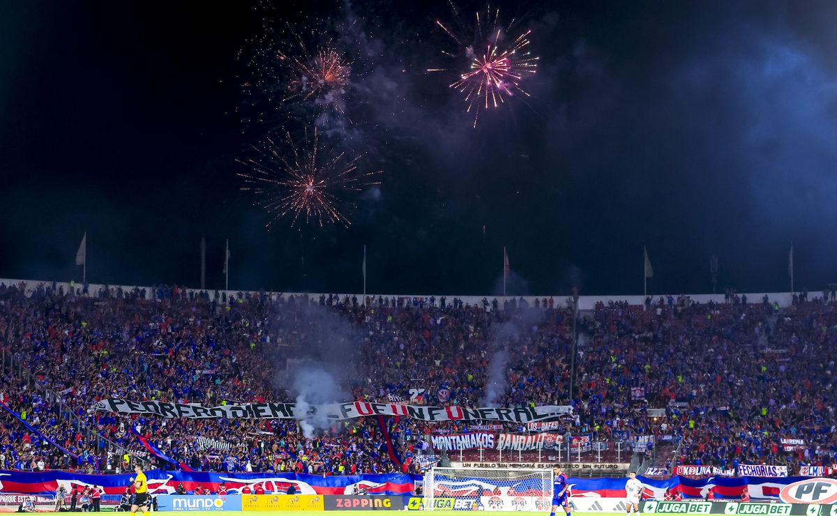 U de Chile fue sancionada por el Tribunal de Disciplina por fuegos artificiales