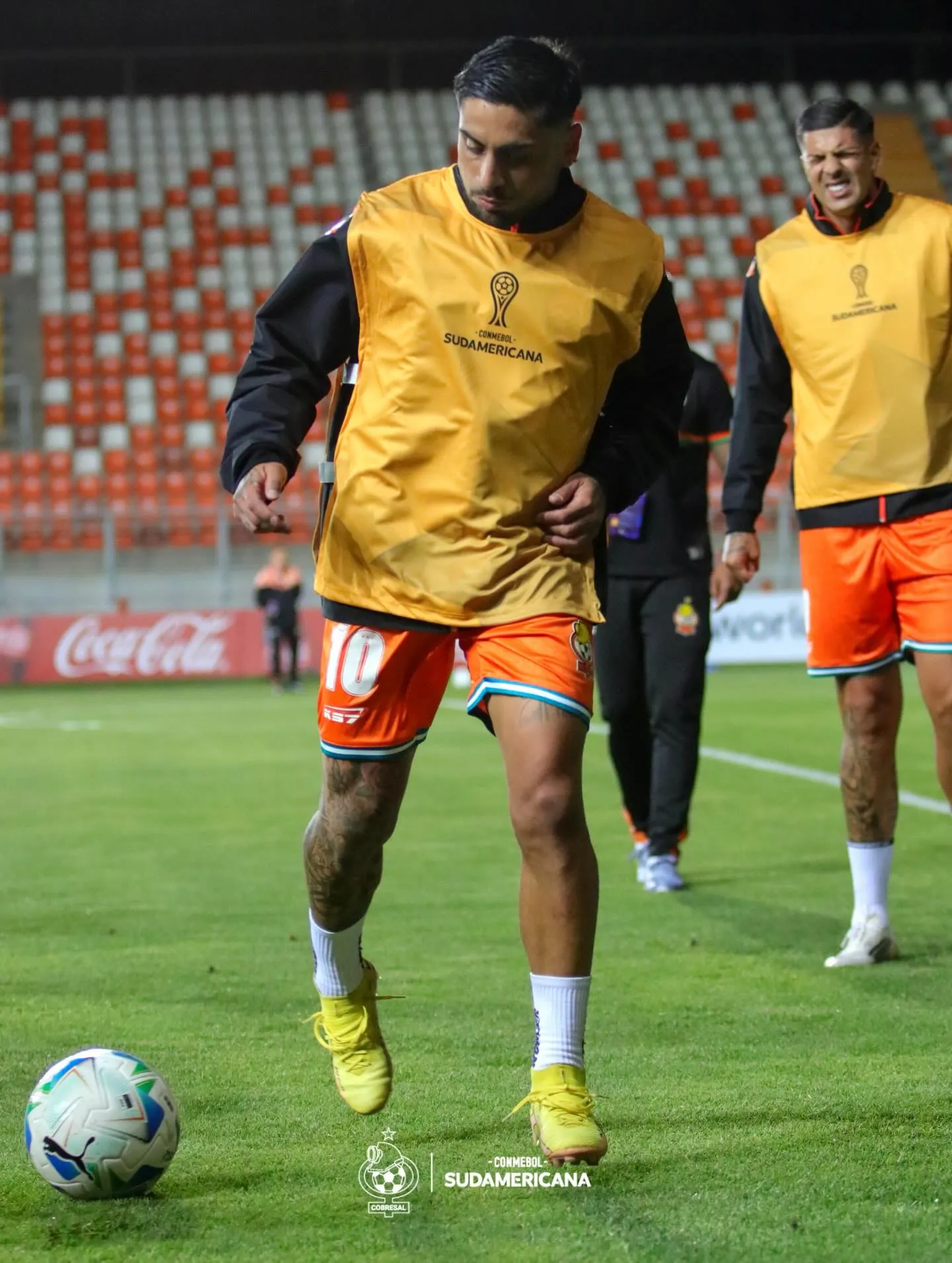 Tanto Cobresal como Audax Italiano pudieron hacer el calentamiento con luz, pero todo se arruinó cuando iban a salir a disputar la llave de Copa Sudamericana. Foto: Cobresal.