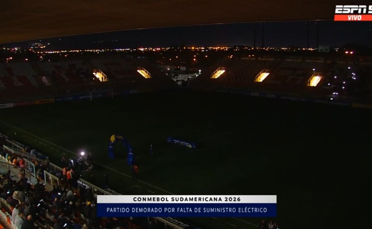 Insólito corte de luz complica a Cobresal y Audax Italiano en Copa Sudamericana
