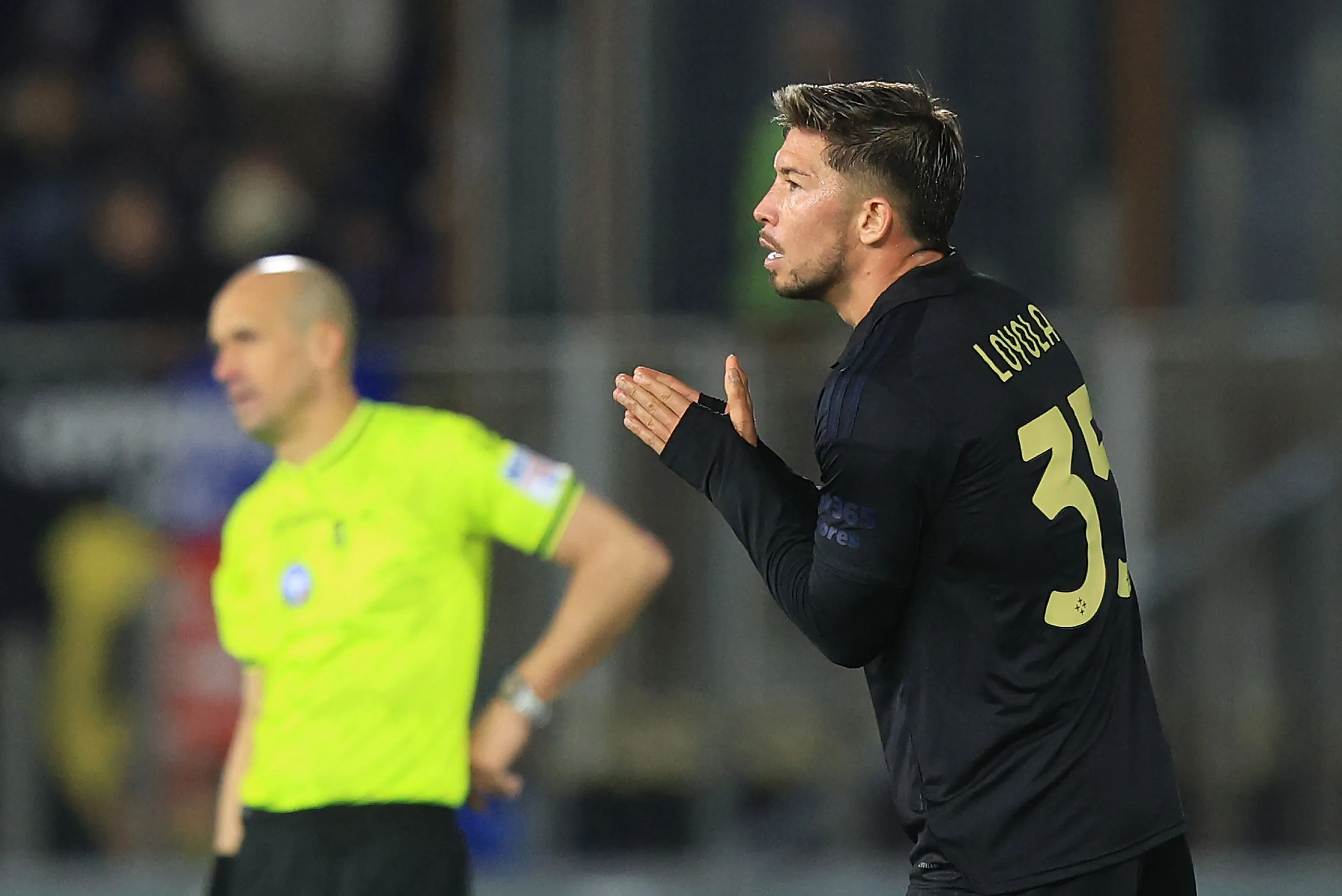 Loyola jugando en Pisa contra el AC Milan