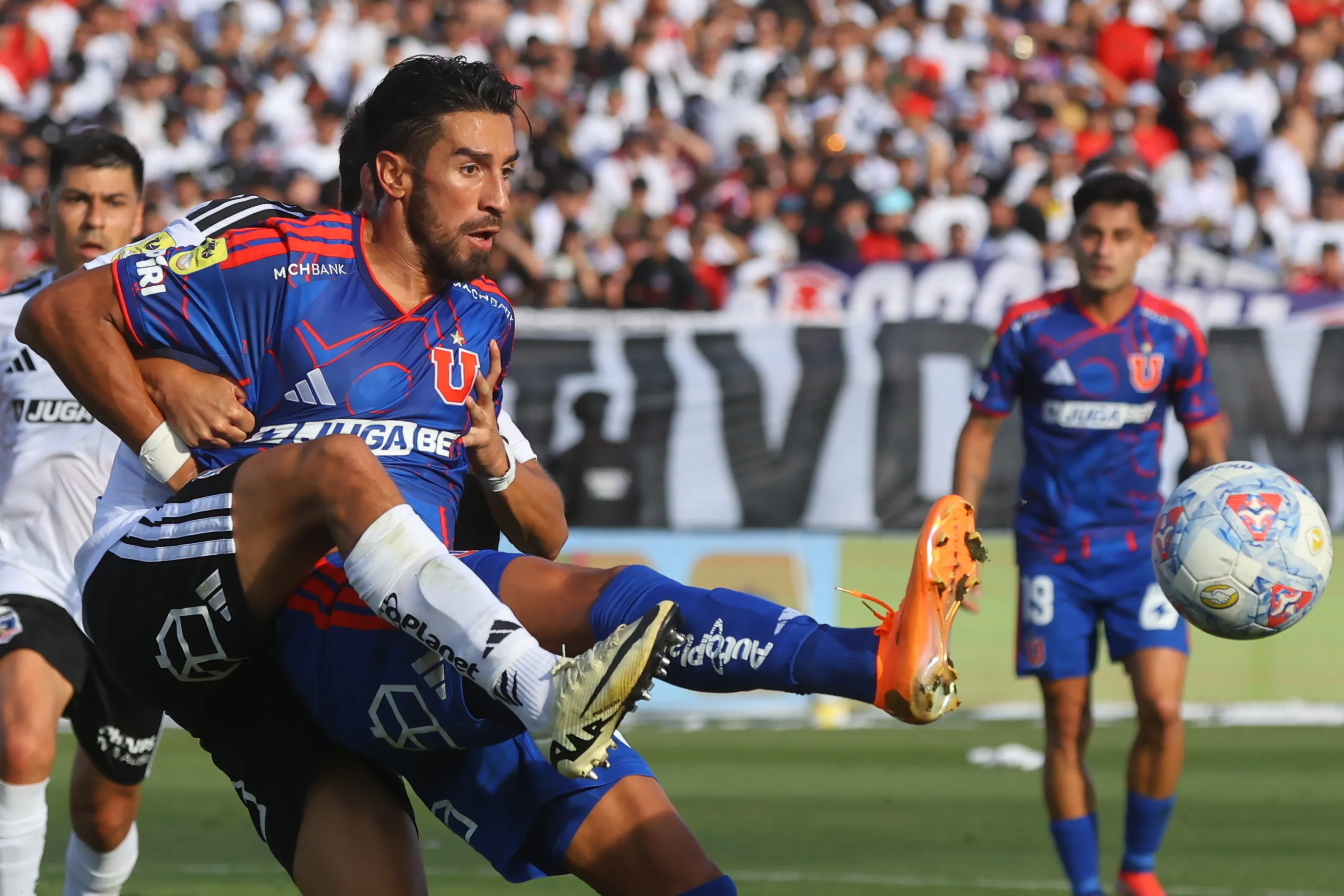 Juan Martin Lucero celebró con la U en el Monumental. Foto: Jonnathan Oyarzun/Photosport