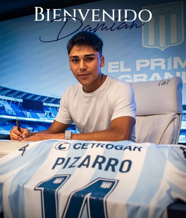Damián Pizarro en la firma de su contrato con Racing. (Foto: Racing Club).