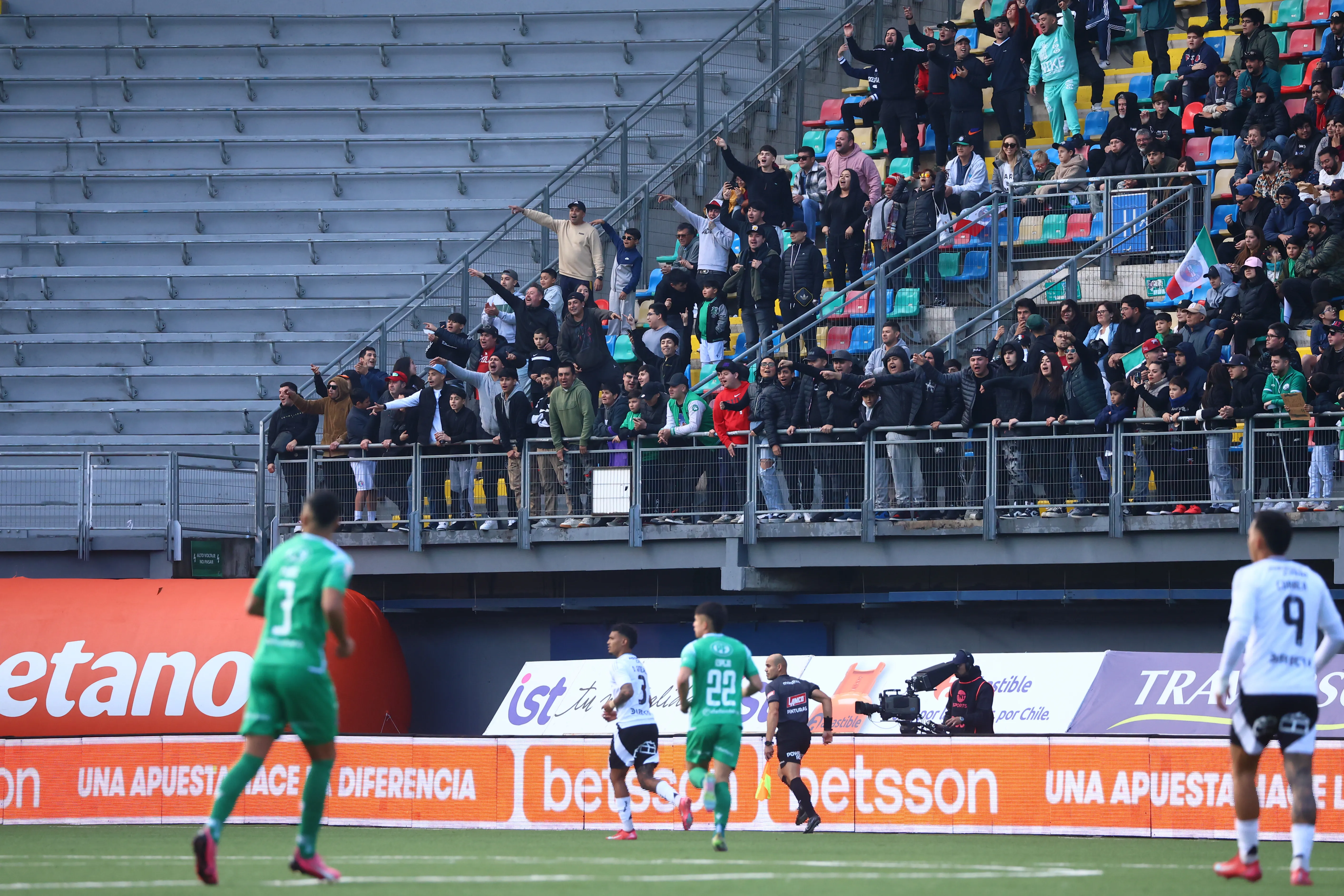 En La Florida le cerraron la puerta a los hinchas de Colo Colo para la visita a Audax Italiano. Foto: Photosport.