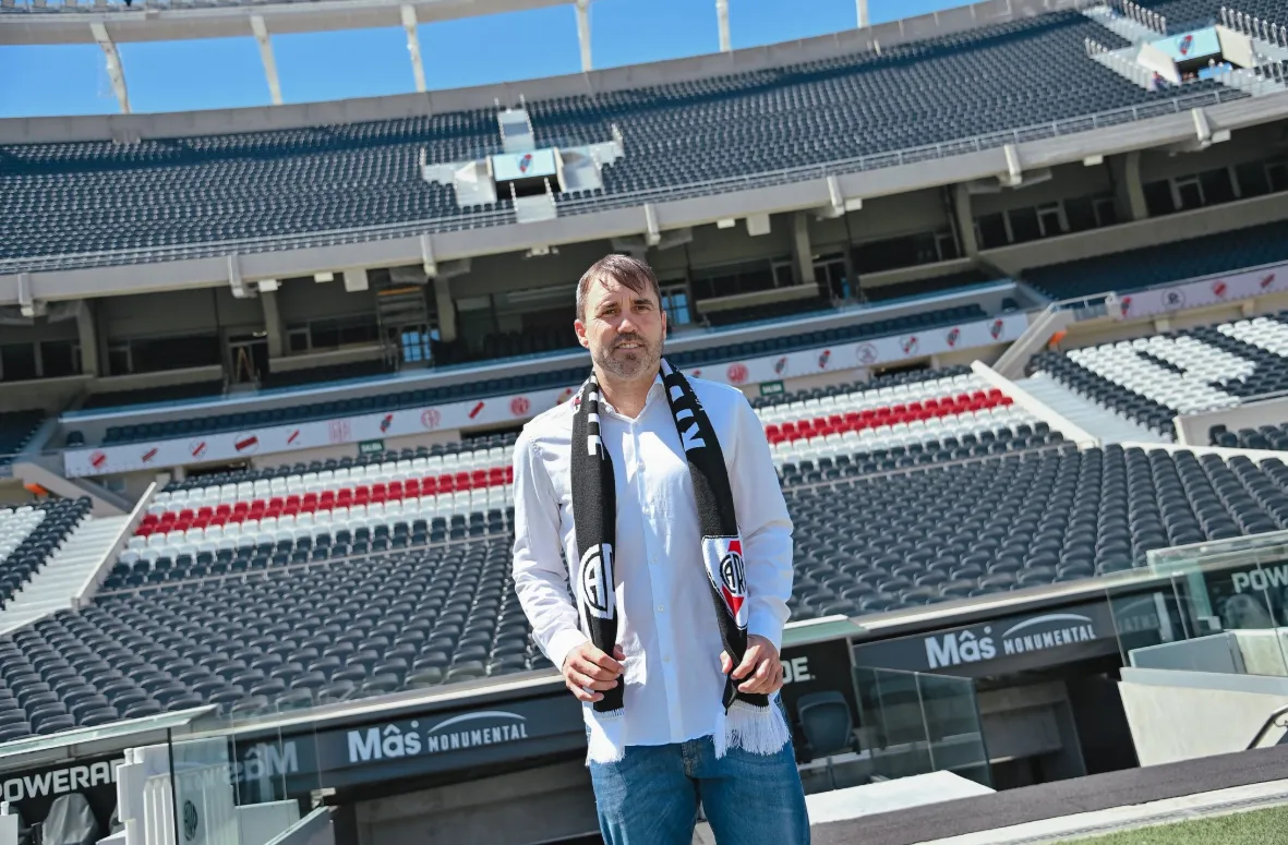 ]Eduardo Coudet fue presentado oficialmente como DT de River. (Foto: River).