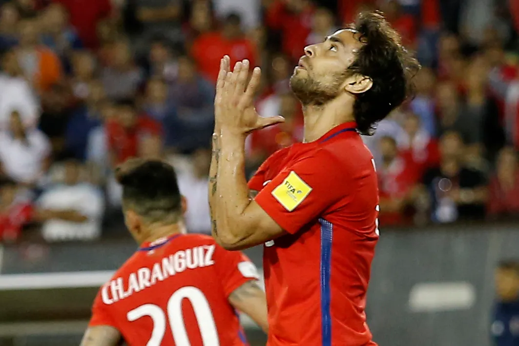 Valdivia lamentó que Pizzi lo sacó de la selección