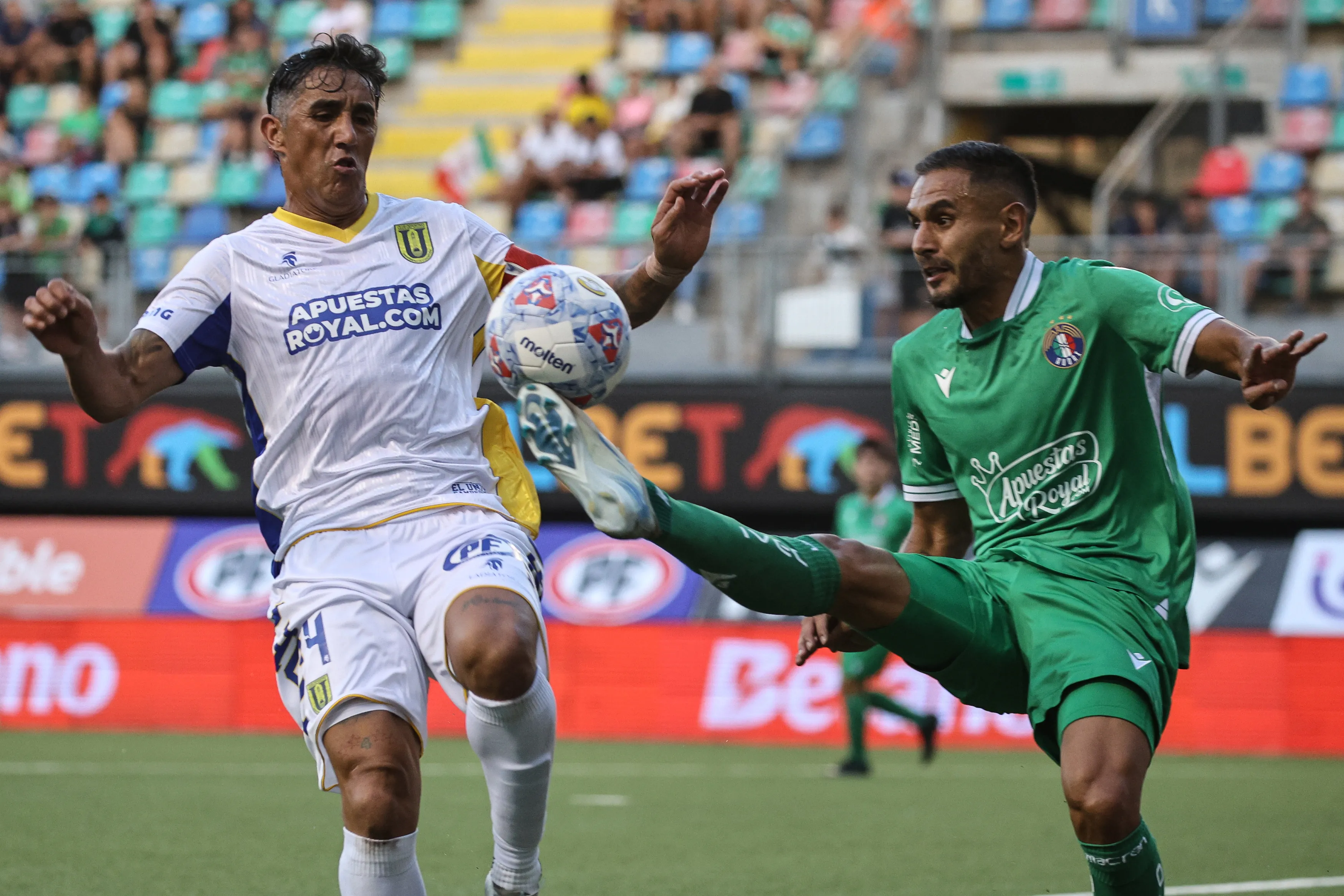El jugador de Audax Italiano, Federico Mateos podrá estar ante el Cacique
