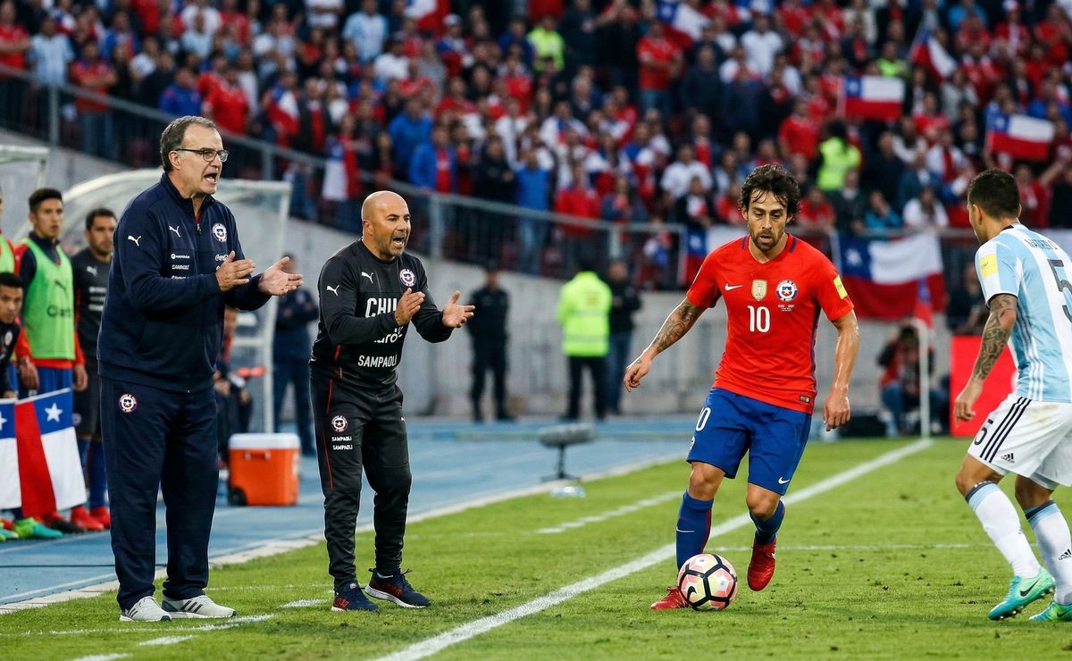 Valdivia se la juega: “Con Sampaoli jugábamos mucho mejor que con Bielsa”