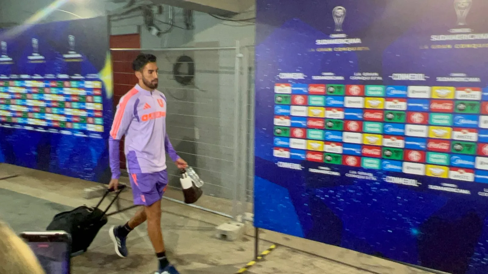 Juan Martín Lucero avisó que se hace exámenes al dejar el Estadio Nacional.