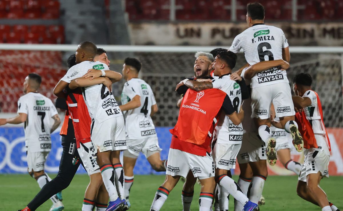 Bryan Carrasco lideró la celebración de Palestino con una canción a todo volumen: ¿Burla a la U?