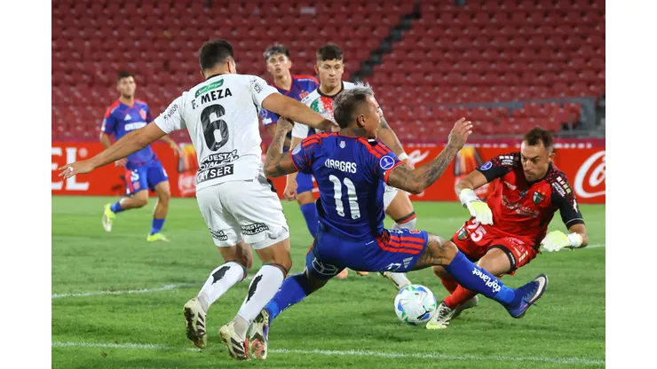Figura de Palestino celebra el triunfo contra la U.