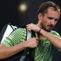 Medvedev relata odisea para escapar de Dubai: ahora espera por Tabilo