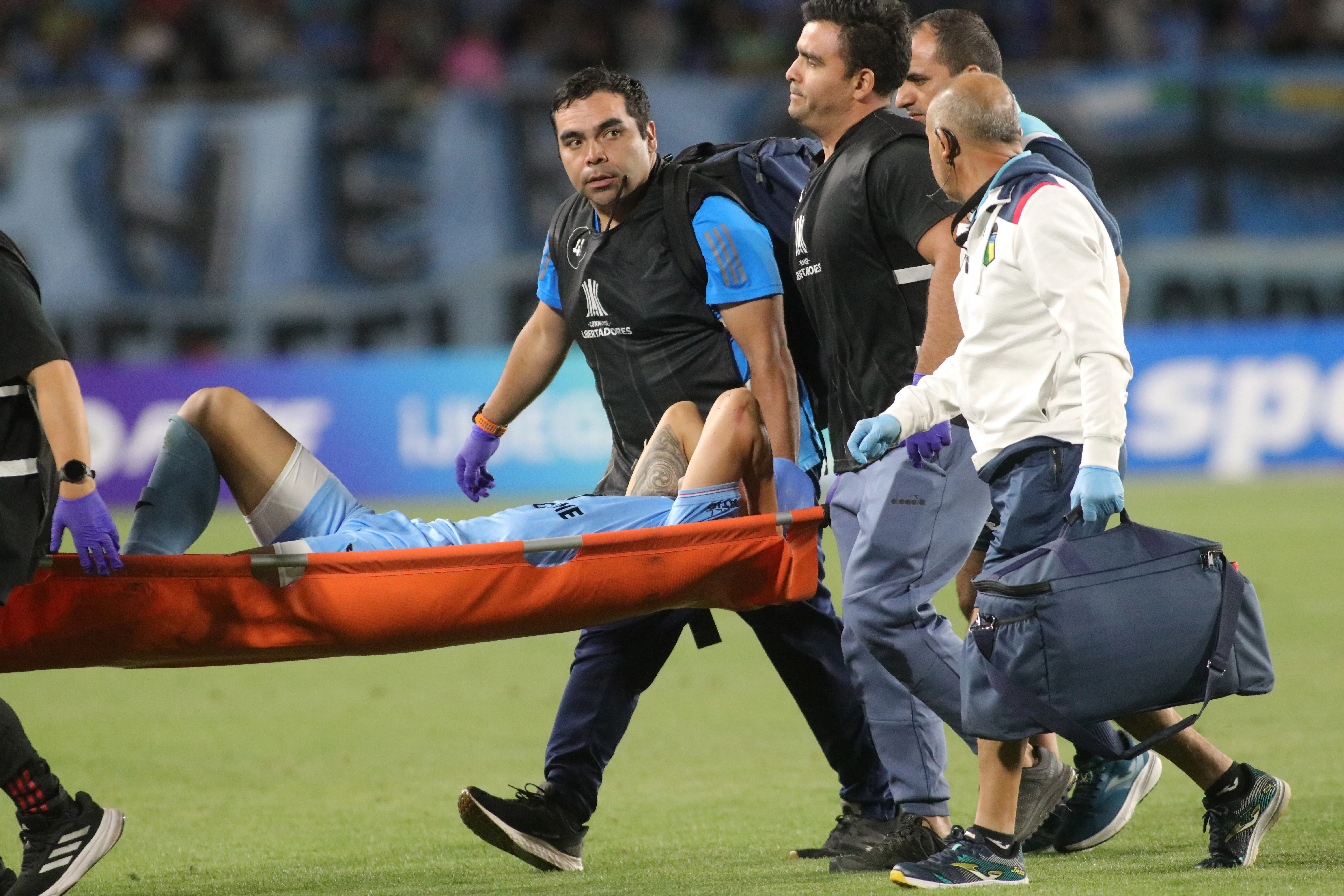 Alan Robledo salió así de la cancha en El Teniente. (Jorge Loyola/Photosport).