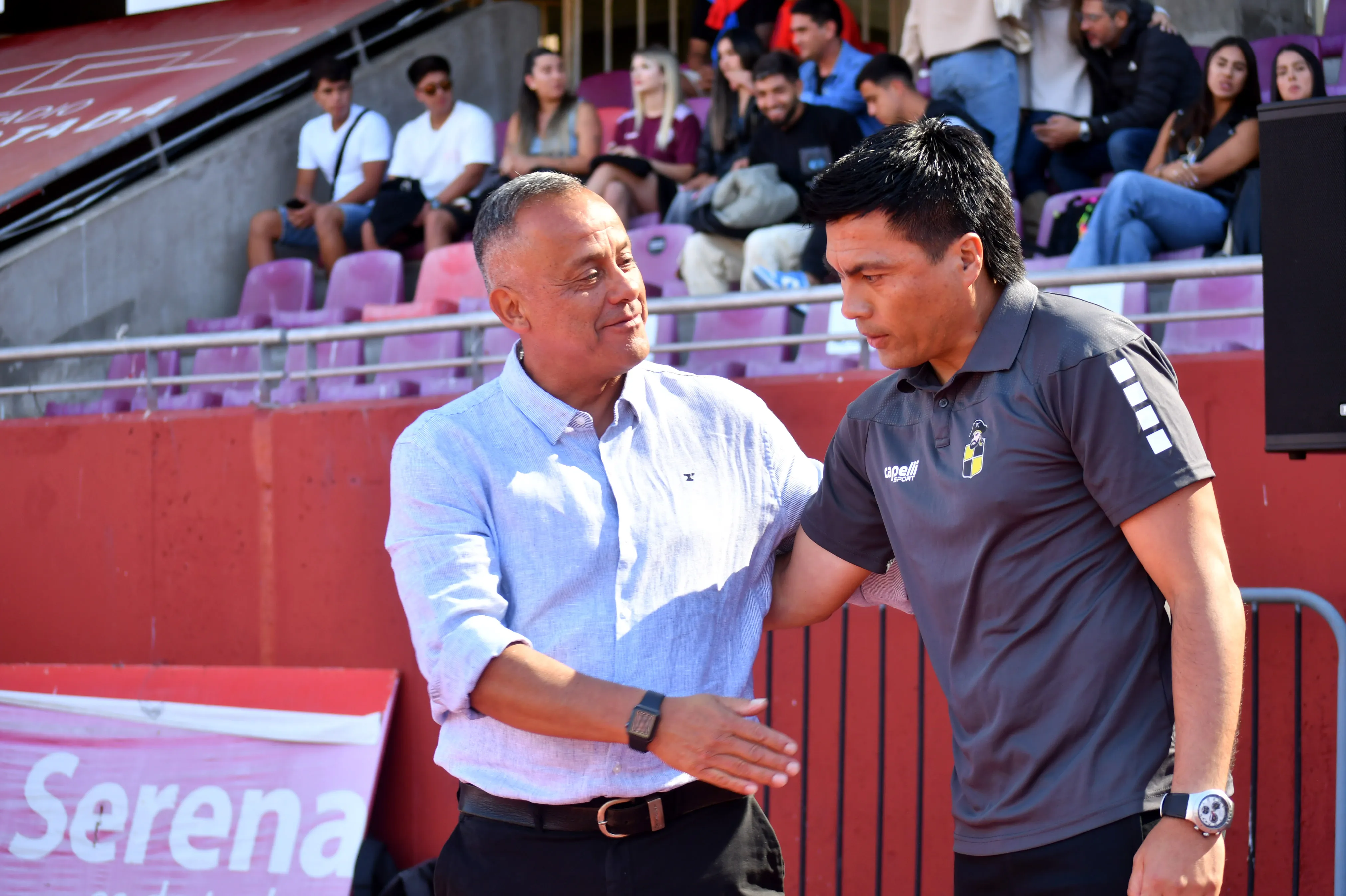 Erwin Durán y Esteban González en un clásico de la región de Coquimbo. (Alejandro Pizarro Ubilla/Photosport).