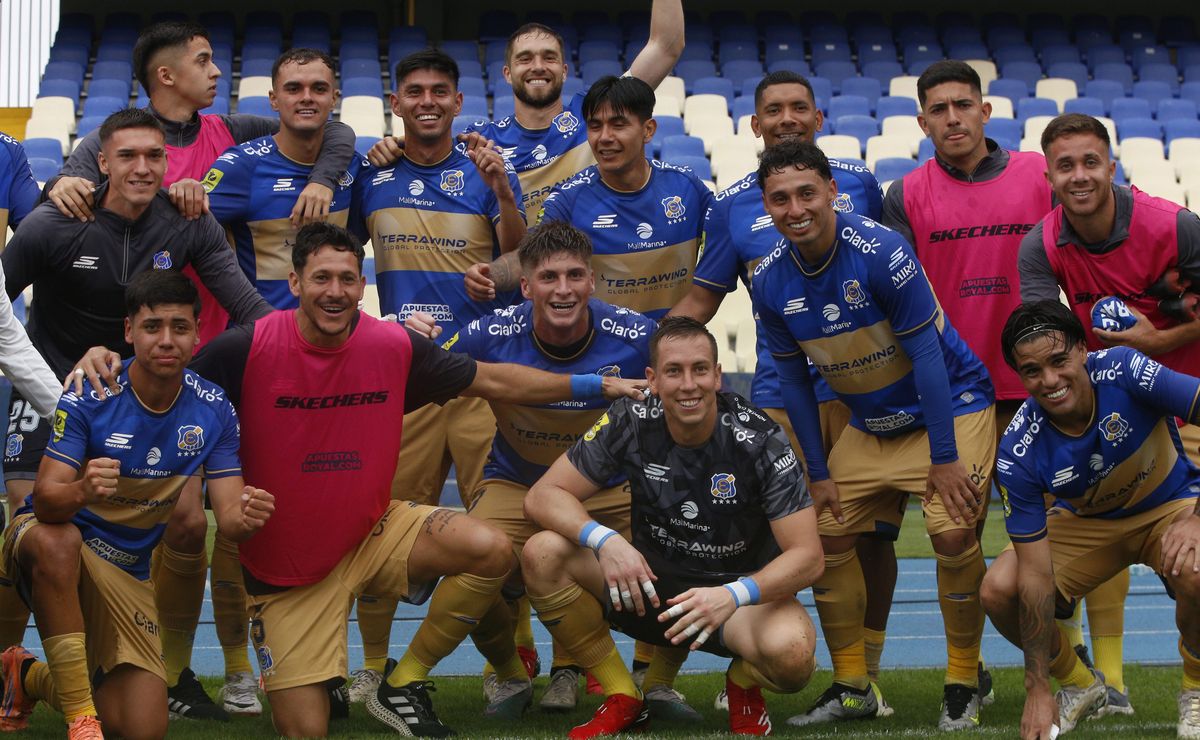 Uno identificado con Colo Colo y otro con la U: estos entrenadores se pelean la banca de Everton