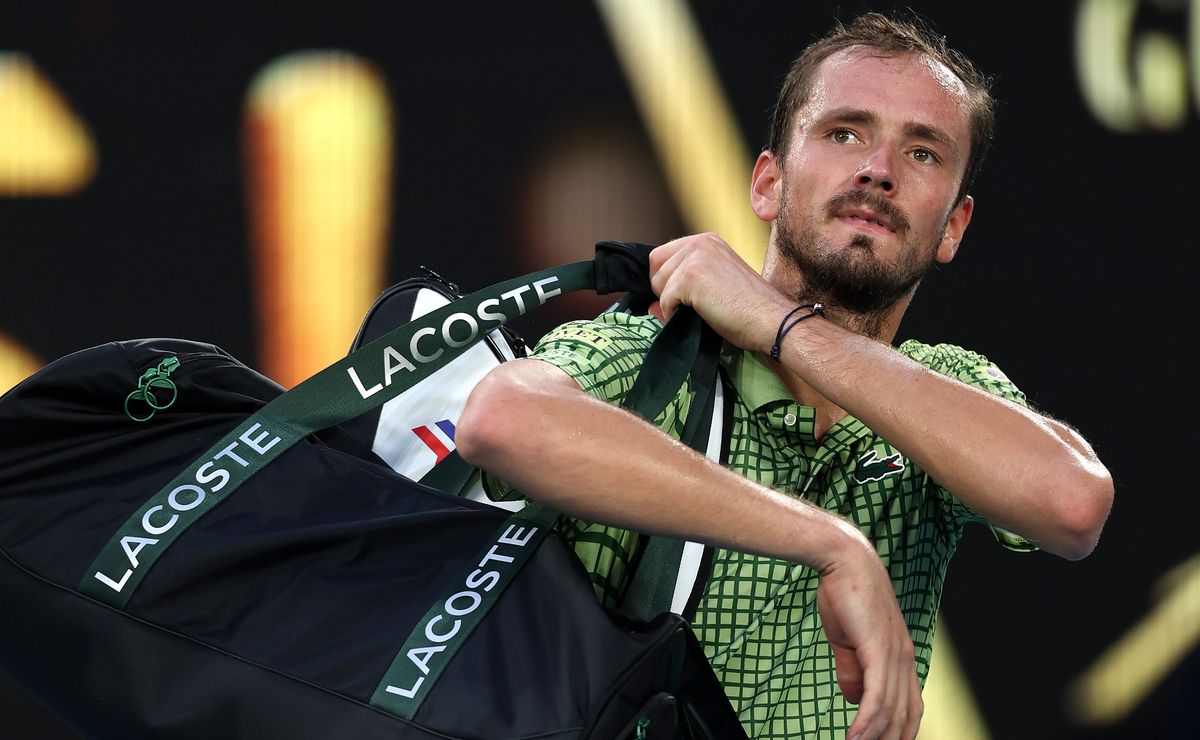 Alejandro Tabilo enfrentará a Medvedev en Indian Wells, el ruso que llegó escapando de la guerra