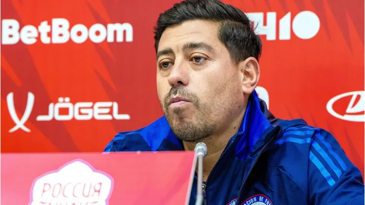 El entrenador de la seleccion chilena no pudo disfrutar en plenitud a los dos jugadores que pretende sumar a La Roja.